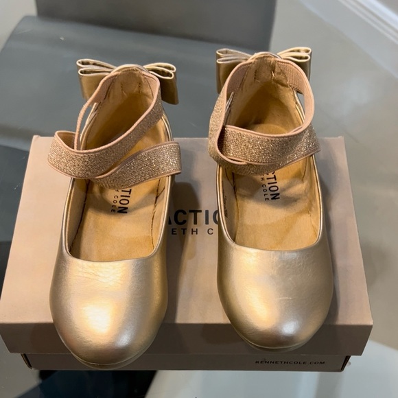 Kenneth Cole Reaction gold toddler shoes size 9 - Picture 4 of 7